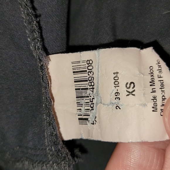 Jockey scrub top size XS. Gray, short sleeve, zipper pockets. - Picture 5 of 8